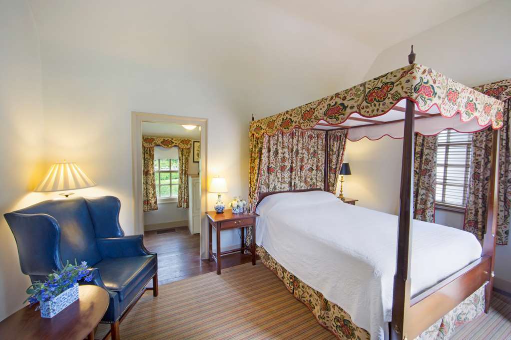 The Colonial Houses - A Colonial Williamsburg Hotel Room photo